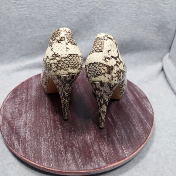 Vera Wang Snake Print Peep Toe Platform Heels Size 7.5 - Picture 6 of 10